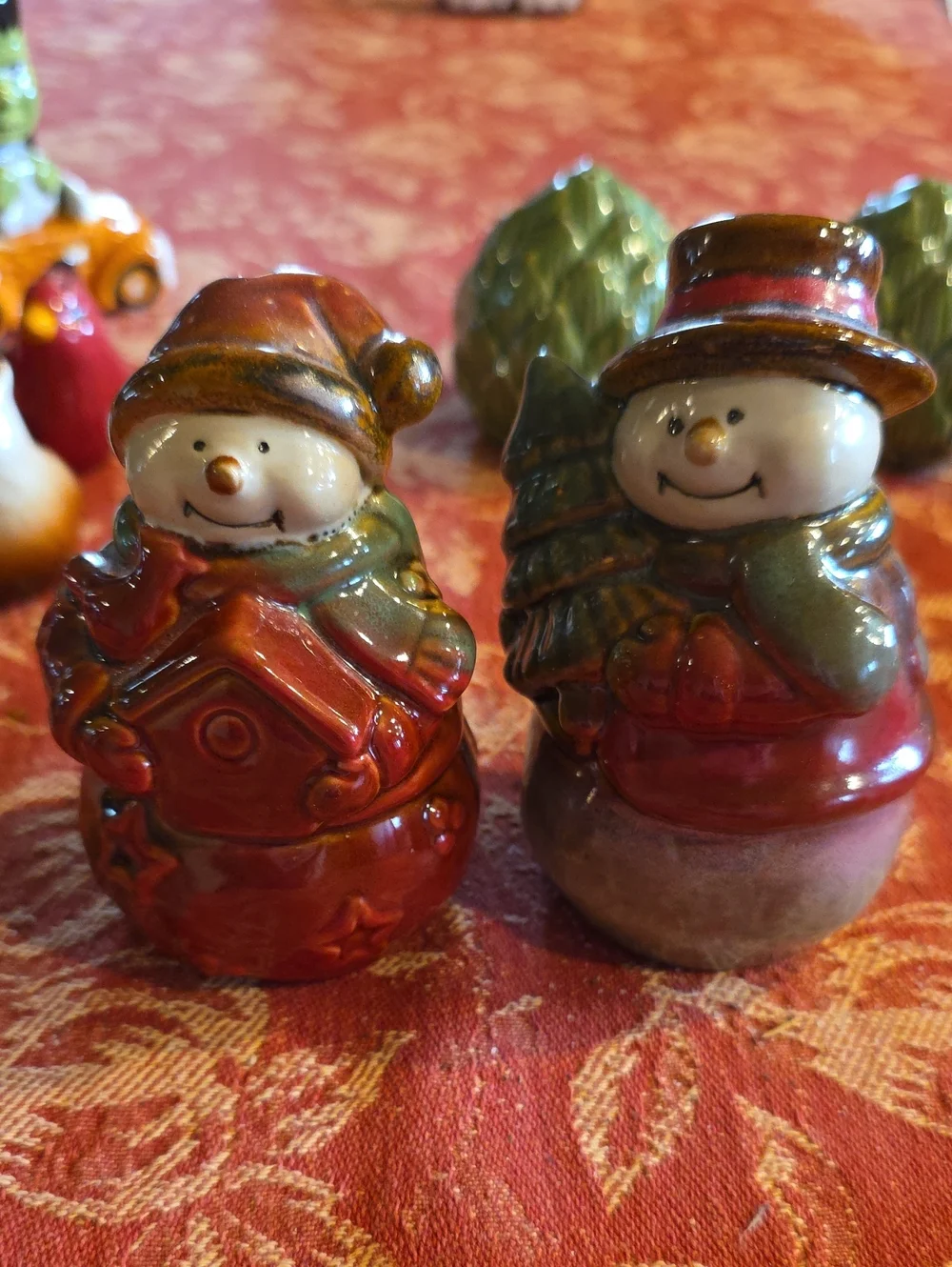 Mr Mrs Claus Vintage Salt & Pepper Shaker Sets  Decorative Table Accent